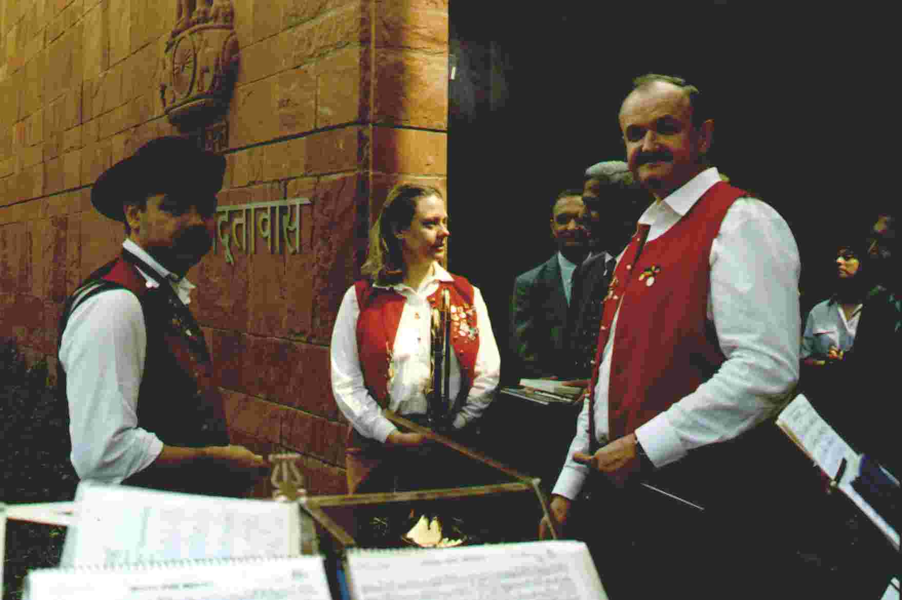 Beim Konzert vor der Indischen Botschaft